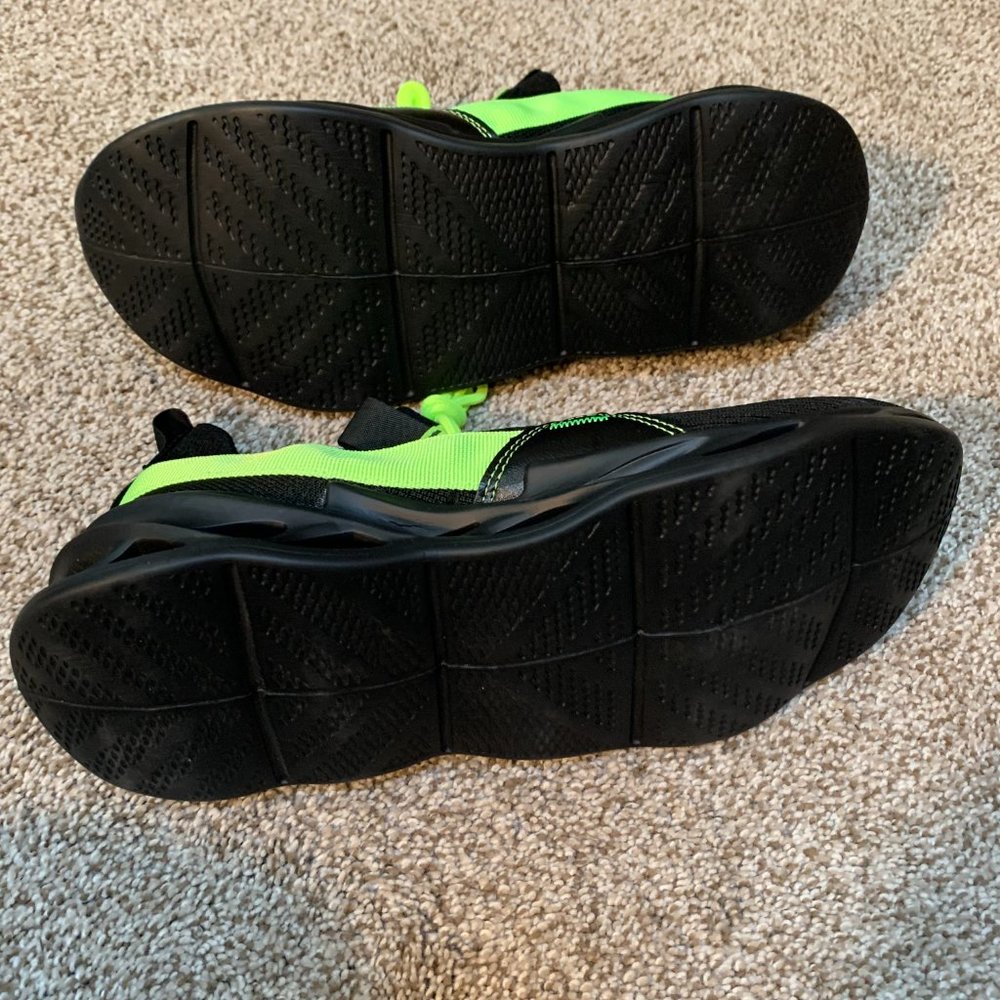 FASHION SPORT ATHLETIC SHOE SIZE 9 - Picture 2 of 2